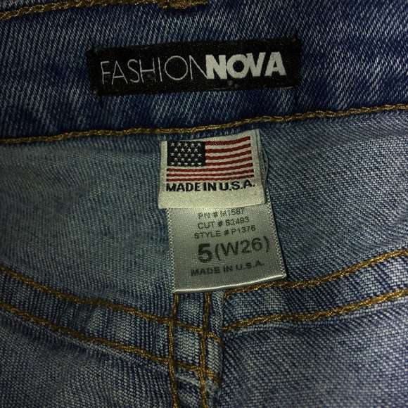 Excellent Distressed Jeans by Fashion Nova Size 5 - Picture 3 of 3